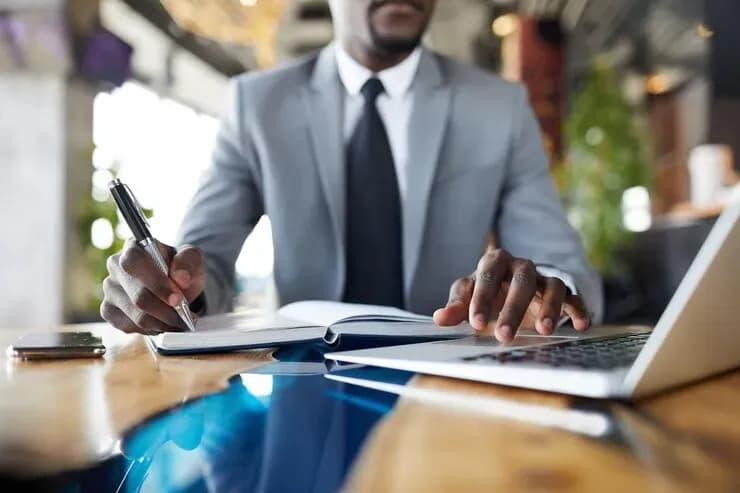 Des parcours doctoraux ancrés dans l’entreprise et le numérique