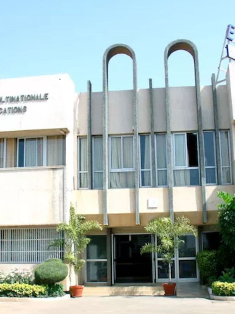 ESMT, moteur du numérique Ouest‑africain : recherche, certifications et impact